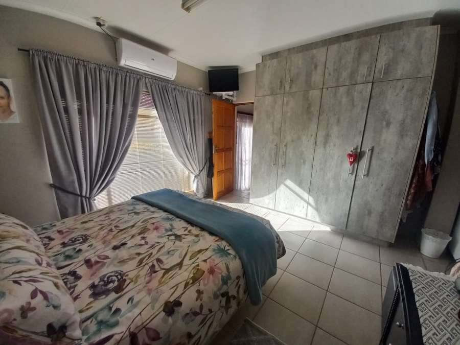 3 Bedroom Property for Sale in Flamwood North West